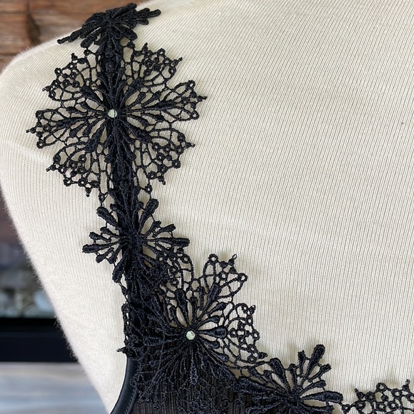 Oscalito 100% silk black tank top. Size 2. NWT - Picture 4 of 8